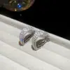 Brincos de Pérola com Franja e Laço de Diamante Cravejado com Tachas Prateadas, Brilhantes, Luxuosos e Requintados com um Toque Único e de Alto Padrão