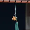 Difusor de sachet bola com escultura oca de sândalo verde criativo com pingente de borla Ruyi pingente de celular decoração de carro