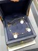 Pulseira de Quatro Flores V-Gold Edição de Luxo Pérola Branca Ouro Rosa Réplica de Luxo Leve Acabamento Fino Moda Feminina Joia Versátil