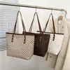 Bolsa Grande Casual e Fashion para Mulheres 2025 Primavera Nova Tendência Bolsa Tote Bolsa de Ombro Grande Capacidade para o Dia a Dia