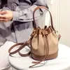 Bolso Cubo de Moda para Viajes 2026 Nuevo Modelo Bolso de Hombro Cruzado de Nicho con un Toque de Lujo, Bolso de Mano Elegante y Versátil para Mujeres