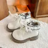 Botas de couro para meninas, nova coleção primavera/outono 2026, botas Martin com cadarço infantis, botas para meninas, botinhas da moda com sola macia para crianças maiores