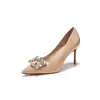 Sapatos femininos elegantes 9169B-230 em couro envernizado com fivela quadrada de strass e bico fino