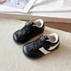 Zapatillas de entrenamiento retro de moda para niños, colección primavera/otoño 2026, zapatillas deportivas de suela blanda y cómodas para niños, zapatos casuales versátiles para niñas