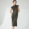 Cheongsam Novo Estilo Chinês Mulheres High-end Verão Moda Feminina Mid-length Side Split Gola Vertical Elegante vestido Miyake