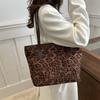 Bolso tote de gran capacidad con estampado de leopardo 2024 nueva tendencia de moda comercio exterior hombro versátil axila para ir al trabajo