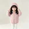 Ropa de Otoño e Invierno para Niños Niños y Niñas Chaqueta con Capucha para Bebé 2026 Nueva Chaqueta Ligera de Plumas para Niños Esencial para el Uniforme Escolar
