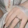 Anillo de Cuadros Diamante Estilo Retro Europeo y Americano Versa Recubrimiento 18k Anillo Medio Estrecho Superpuesto Anillo de Pareja de Zirconio