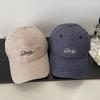 Boné de Beisebol Xadrez Fino de Primavera Moda Feminina Bordado de Letras Casual Versátil Topo Macio de Alta Qualidade Boné com Aparência Slim