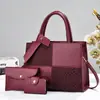 Bolsa Feminina 2025 Novo Modelo Conjunto de Três Peças com Design de Quatro Compartimentos, Bolsa de Mão Fashionável com Padrão de Crocodilo, Bolsa de Ombro e Transversal Estilo Europeu e Americano