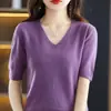 Blusa de verão versátil feminina, elegante para o trabalho, camisa de malha de manga curta com decote V, modeladora, leve, blusa básica simples em bege