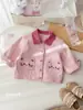 Chaqueta de Mezclilla de Otoño para Niña con Aplicación de Gato de Dibujos Animados, Bolsillo, Cuello Campana, Cierre de Botones, Top Elegante y Versátil