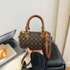 2026 Nova Bolsa de Mão Retrô para o Início do Outono Bolsa Xadrez Bolsa Estampada para Mamães Bolsa Boston de Alta Qualidade para Mulheres