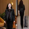 Chaqueta de Cuero Corta con Solapa de Moda para Mujer 2026 Primavera Otoño Nueva Elegante Versátil Holgada Adelgazante Oculta Defectos Chaqueta de Cuero
