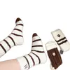 Calcetines cálidos con lazo para otoño e invierno para mujer, calcetines de media pantorrilla para mujer de terciopelo australiano con flores pequeñas, calcetines deportivos versátiles de estilo japonés con rayas y forro polar