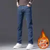 Jeans para hombre de Hong Kong 2026 nuevo otoño ajustados rectos de alta gama marca de moda alta gama elásticos casuales pantalones largos