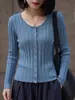 Outono de 2026 Novo Tricô Feminino Estilo Coreano e Japonês Cardigã Suéter Gola Redonda, Canelado Fino Versátil Slim-Fit Casaco