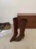 Botas Curtas de Bico Fino Femininas Outono Inverno Nova Chegada Off-White Francesas Exquisitas Salto Alto Emagrecedoras Botas Salto Fino Emagrecedoras