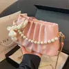 Bolsa de Axila Plissada Pérola Nuvens Bolsa Pequena de Crowdsourcing Moda Feminina Nova de Verão Bolsa de Ombro Transversal Versátil