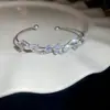 Pulseira de abertura redonda com zircônia europeia e americana, pulseira de luxo leve, sensação de alta qualidade, pulseira da moda, trabalho pesado, personalidade, joia de mão para mulheres, atacado