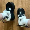 Chinelos de Algodão Confortáveis Estilo Japonês 2024 Novos Fofos com Solado Macio Meio Chinelos Saia Doce Felpuda Birkenstock Pelúcia