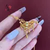 Collar de hierba rizada de seda de color dorado para mujer, cadena de clavícula de lujo ligera de alta gama, diseño de nicho, joyería al por mayor
