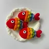 Pez koi colorido producto terminado, llavero de ganchillo hecho a mano, tejido a mano con hilo, lindo, adorno de coche de pez koi de la suerte, regalo