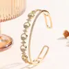 Pulseira Europeia e Americana Transfronteiriça com Design Oco Aberto de Nicho para Mulheres, Design de Alto Padrão, Pulseira de Ouro Banhada com Diamantes Inteiros de Nicho