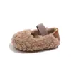 Zapatos de algodón de moda para niñas, nuevos zapatos mullidos estilo coreano otoño/invierno 2026, de suela plana, forrados de felpa, cálidos y adecuados para usar en exteriores