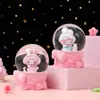 2026 Novo Coelho Fofo Desenho Animado Caixa Surpresa Bola de Vidro Brilhante Brinquedo da Moda Infantil Figura de Resina Atacado