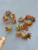 Hojas de árbol artificiales: hojas de arce rojo, hojas de arce japonés, hojas de ginkgo, hojas de plátano de sombra, hojas de sicómoro, hojas de arce de cinco puntas, ramas de aliso, hojas de plástico artificial