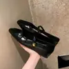 Sapatos Mary Jane fechados para mulheres, estilo francês, com aumento de altura, modelo novo para o verão de 2026, com uma única fivela e design elegante plissado para o trabalho