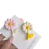 Pintado Goteo de Aceite Agujero Grande Flor Margarita DIY Funda para Teléfono Materiales de Decoración Hechos a Mano Accesorios Coloridos Piezas Pequeñas