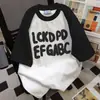 Camiseta de Manga Corta con Estampado de Letras de Marca de Moda y Bloques de Color para Mujer, Corte Holgado Casual con Mangas Ranglán, Top Versátil para el Trabajo