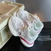Tênis de solado grosso resistentes ao desgaste estilo "dad shoes" para meninas, nova moda outono 2026, sapatos de malha versáteis, tênis esportivos casuais confortáveis para meninos