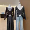 Item Popular de Alta Qualidade das Treze Linhas de Guangzhou ~ Conjunto de Duas Peças Feminino de Outono em Tricô Cor Café com Gola Redonda, Mangas Longas, Modelagem Slim
