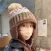 Chapéu estilo Fair Isle para mulheres, com forro de fleece espesso para aquecimento no outono e inverno, protege as orelhas, afina o rosto, gorro de tricô, resistente ao frio e com estilo Lei Feng