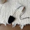 Colar com pingente de bolsa magnética para pendurar no pescoço, clipe para óculos para mulheres, design de nicho de luxo leve, corrente versátil para suéter, acessório de outono e inverno