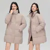 Nueva Chaqueta de Algodón con Relleno para Mujer en Invierno, Chaqueta de Algodón Espesa Estilo Estudiante Baby's Breath, Estilo de Longitud Media, Chaqueta de Algodón Brillante