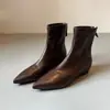 Temporada de Primeras Reuniones Botas para Ir al Trabajo que Aumentan la Altura Interior Adelgazantes Punta Fina Cuero Suave Botas Elásticas Cremallera Trasera Botas de Tacón de Cuña Nuevas