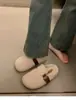 Diadema de Invierno Pantuflas para Mujer Pantuflas de Media Temporada para Exteriores Pantuflas de Algodón Estilo Nuevo Cálido Aumento de Altura Interior Añadir 2026 Piel Suela Gruesa Moda
