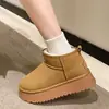 Botas de nieve para mujer de comercio exterior transfronterizas con suela gruesa antideslizante, botines cortos de invierno cálidos sin cordones, zapatos de algodón felpudos y engrosados