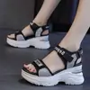 Sandalias de Cuña para Mujer de Comercio Exterior 2024 Verano Súper Populares de Suela Gruesa Versátiles Zapatos de Plataforma que Aumentan la Altura de Moda Sandalias de Celebridad de Internet para Mujer