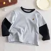 Camiseta Infantil para Meninos, Manga Longa, Novo Estilo Primavera e Outono 2026, Blusa Falsa Duas Peças para Crianças Pequenas, Camiseta Básica Listrada para Bebês, Estilosa para Meninas
