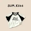 Conjunto de Roupa de Verão 2026 Novo Estilo Color-Blocking Estampa de Letras Manga Raglan Manga Curta Camiseta e Shorts Jeans Conjunto de Duas Peças Tendência