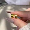 Brincos de Argola Lisos Exquisitos Estilo Europeu e Americano para Mulheres, Design de Nicho com Sensação de Alto Padrão, Brincos Largos, Acessórios de Orelha Versáteis da Moda Venda por Atacado