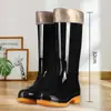 Botas de chuva de algodão com forro de fleece antiderrapante de cano alto, galochas de borracha impermeáveis, botas de água tipo slip-on para mulheres, botas quentes de inverno para cozinha para adultos