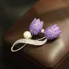 Elegante Estilo Vintage de Joyería de Alta Gama Broche Tulipán Bicolor Azul y Rojo Accesorio Broche Flor de Perla de Lujo Ligero de Alta Gama
