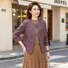 Jaqueta listrada estilo Chanel da mamãe, roupas femininas para meia-idade e idosos, novidade de outono 2026, gola redonda, elegante, estiloso, blusa fina