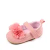 Novos sapatinhos de bebê com sola de borracha, respiráveis e confortáveis, sapatos antiderrapantes para andar em ambientes internos, sapatinhos fofos para bebês